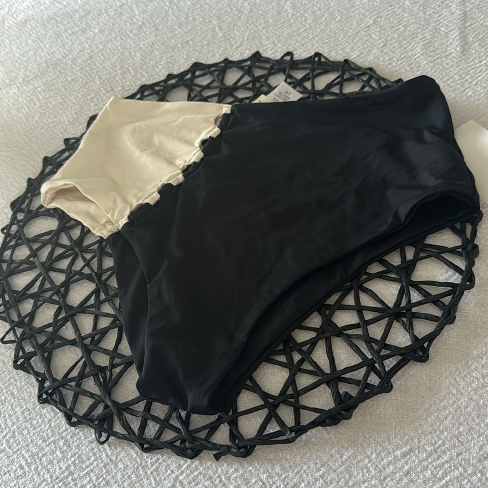 SOLD L*Space Solstice Bikini Set, Top Size Medium, Bottom Large, $248 - Picture 9 of 13